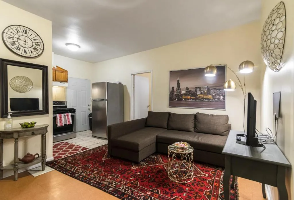 Image of 1549 North Maplewood Avenue