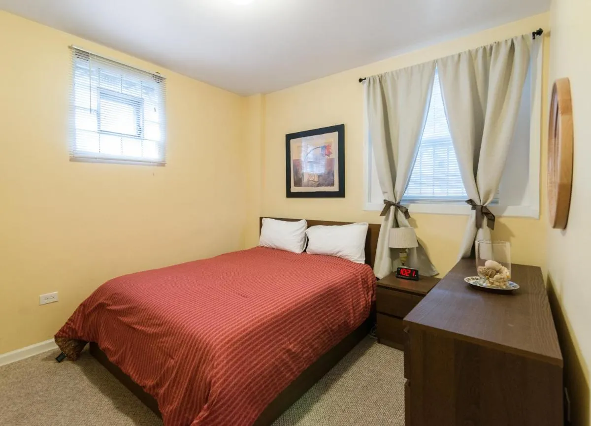 Image 1 of 1549 North Maplewood Avenue