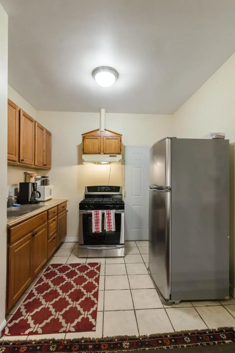 Image 5 of 1549 North Maplewood Avenue