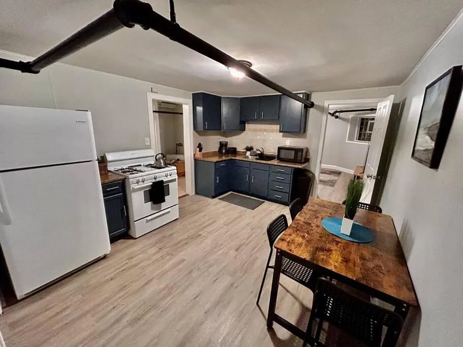 Image of 2BR Modern APT Near UChicago & Beach