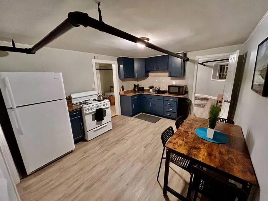 Image 3 of 2BR Modern APT Near UChicago & Beach