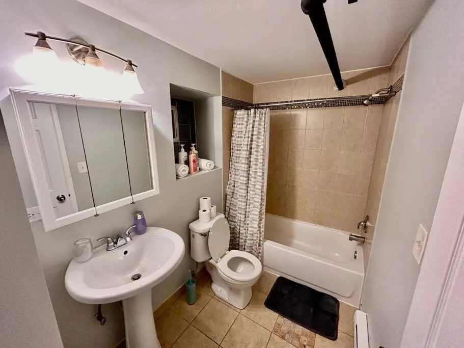 Image 6 of 2BR Modern APT Near UChicago & Beach