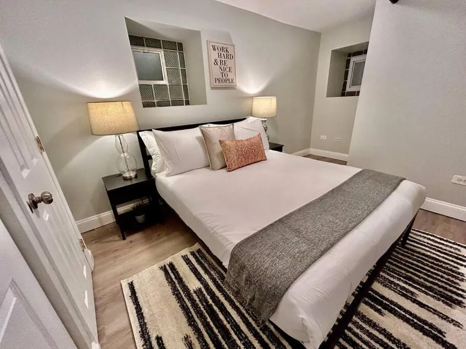 Image 1 of 2BR Modern APT Near UChicago & Beach