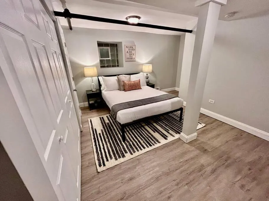 Image 5 of 2BR Modern APT Near UChicago & Beach