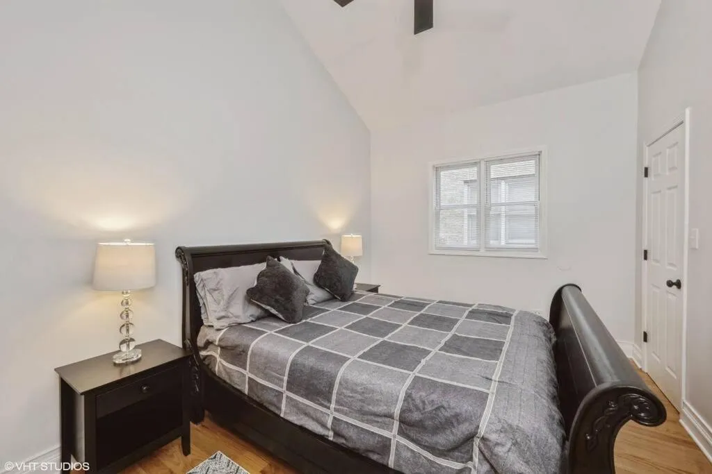 Image 1 of 2-Bed 2-Bath Apt – Close to UC w/ Free Parking