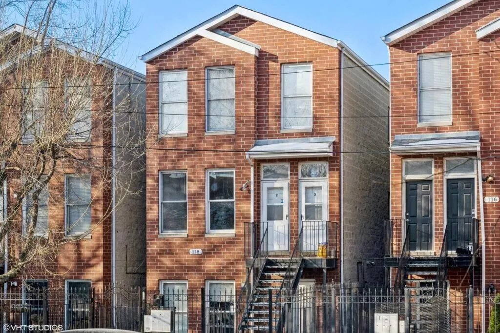 Image 5 of 2-Bed 2-Bath Apt – Close to UC w/ Free Parking