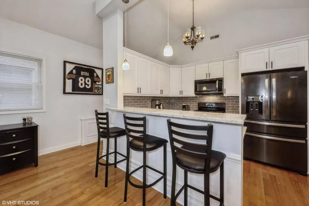 Image 2 of 2-Bed 2-Bath Apt – Close to UC w/ Free Parking