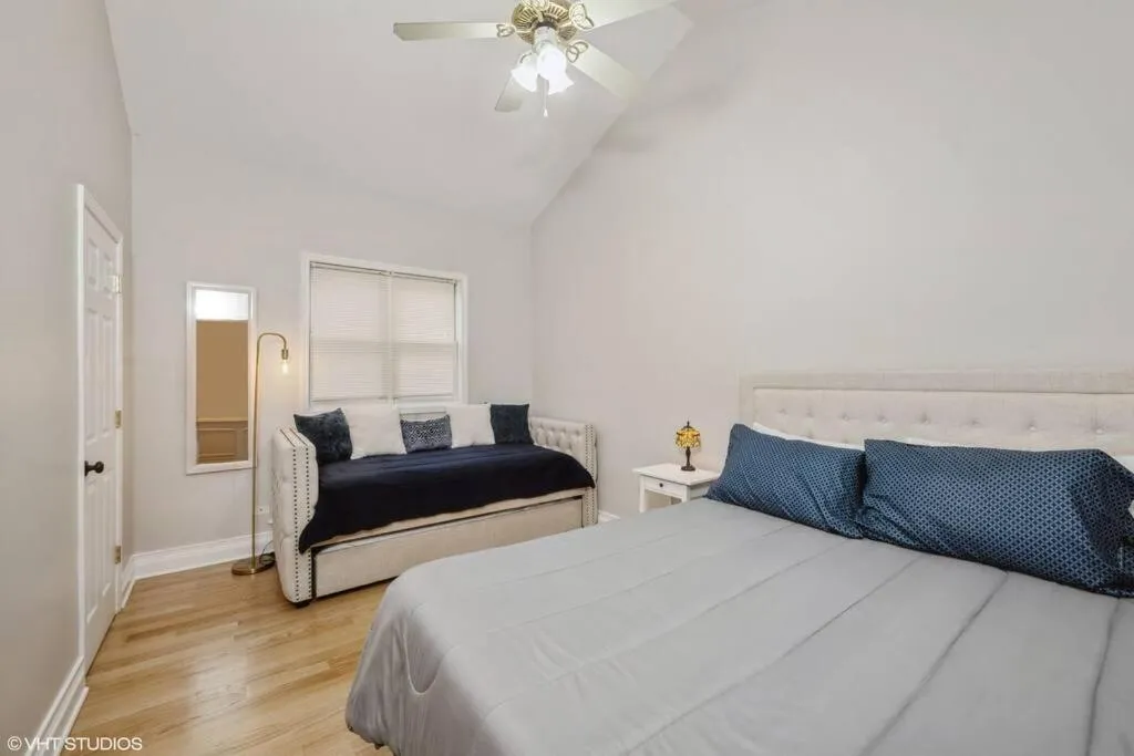 Image 6 of 2-Bed 2-Bath Apt – Close to UC w/ Free Parking