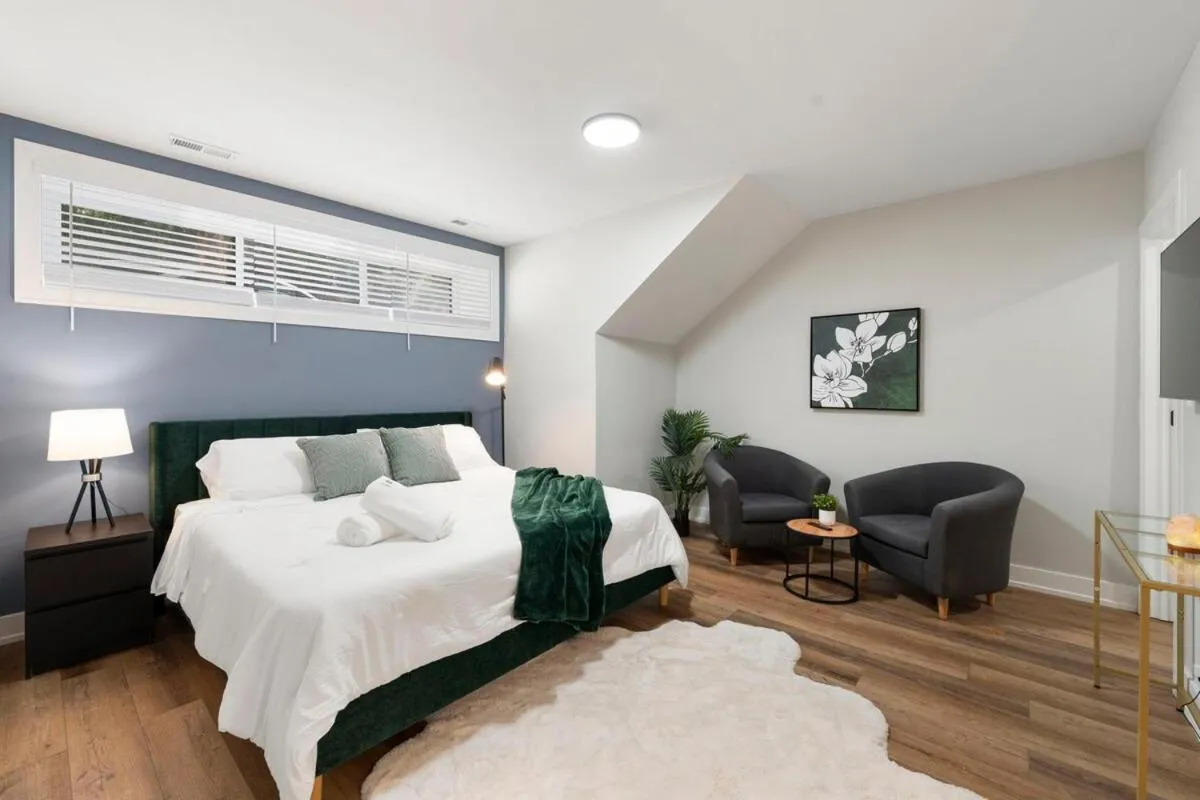 Image 1 of 2 Bed & 3 Bath Chicago Condo