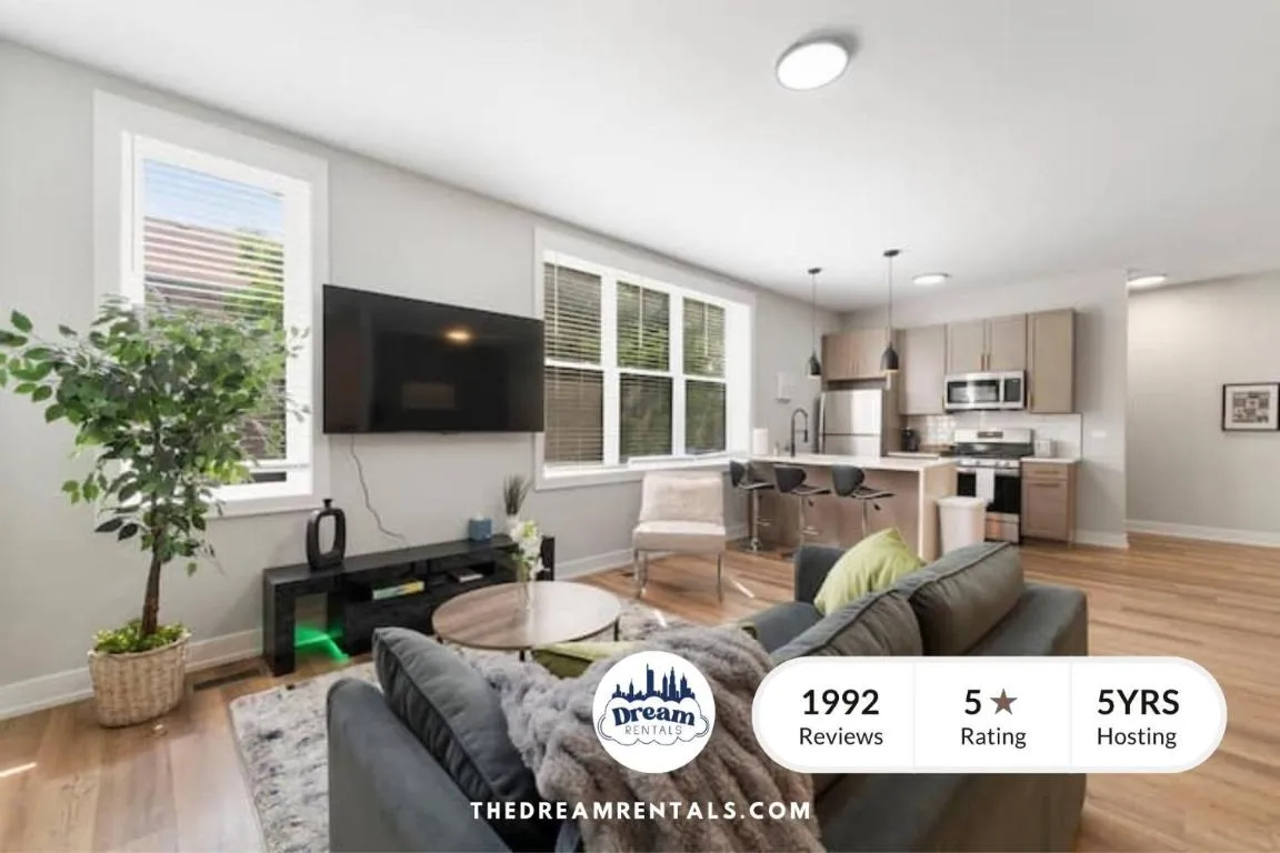 Image of 2 Bed & 3 Bath Chicago Condo