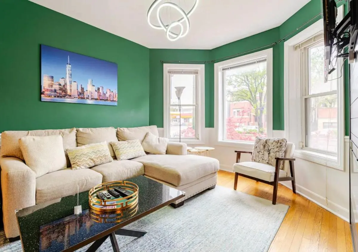 Image 4 of 2 Bed Apt w/ Office, Free Parking, Near Wrigley