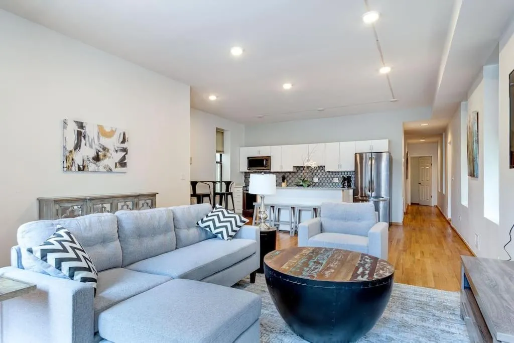 Image of 2 Suites 2 Floors in Downtown Chicago