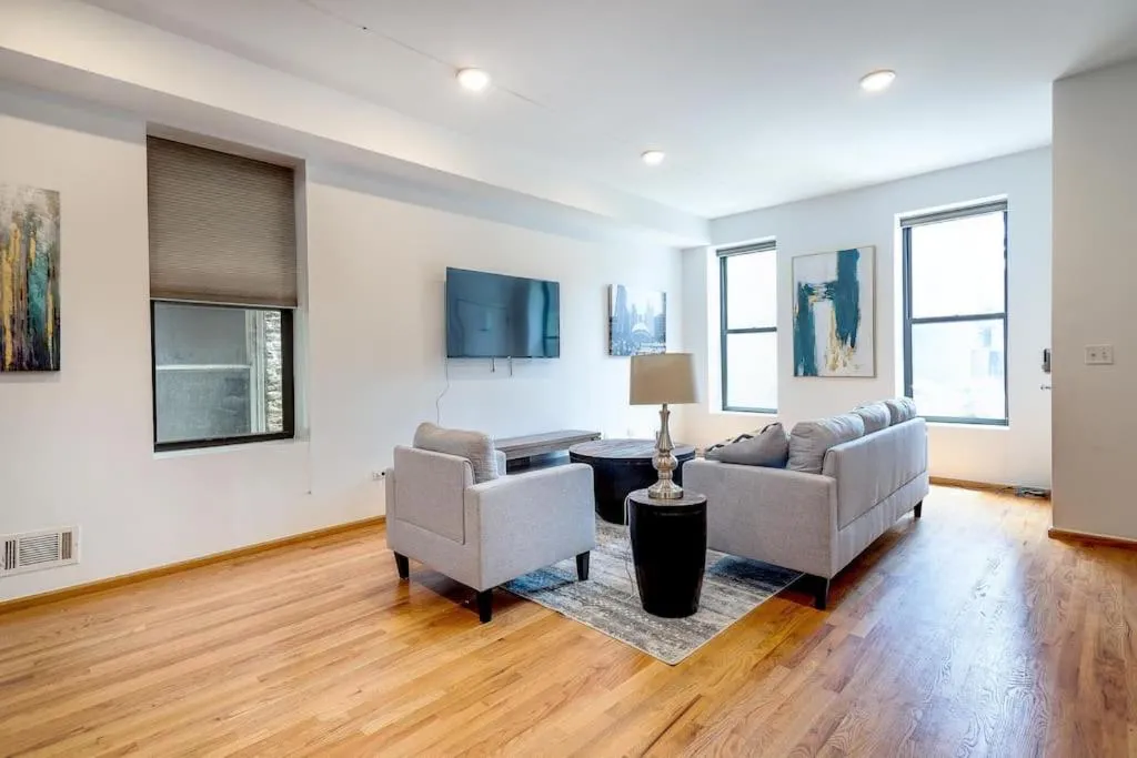 Image 1 of 2 Suites 2 Floors in Downtown Chicago