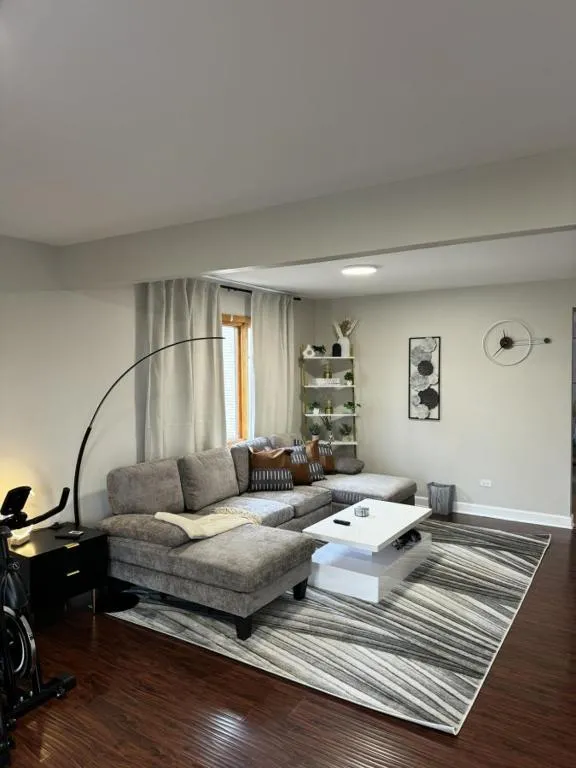 Image of 3BR Gym Workspace Chicago Condo