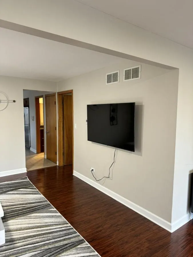 Image 6 of 3BR Gym Workspace Chicago Condo