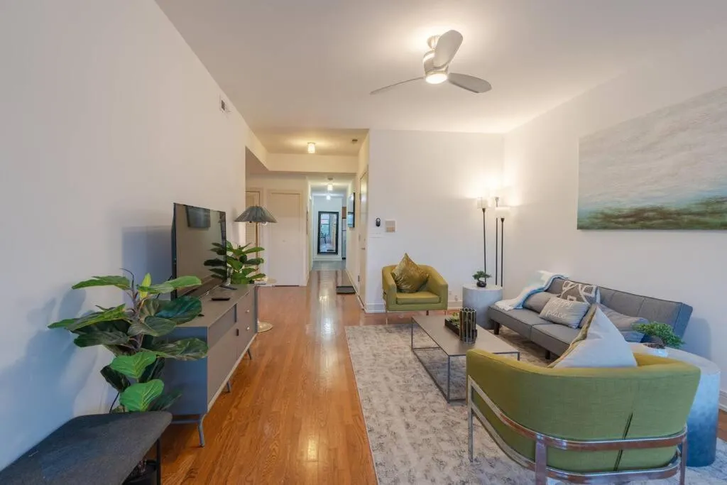 Image of 3BR Prime Hyde Park Location Near UChicago and Dining