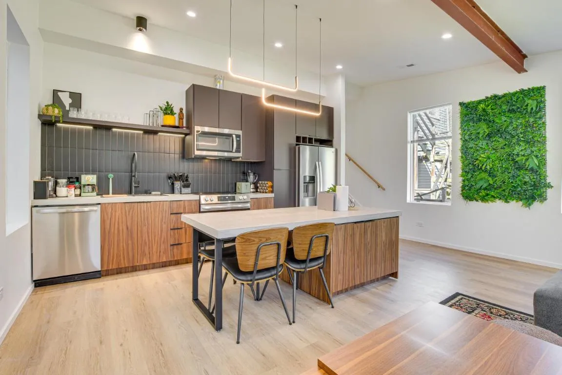 Image of 3 Mi to Dwtn Chic Apartment in Chicago!