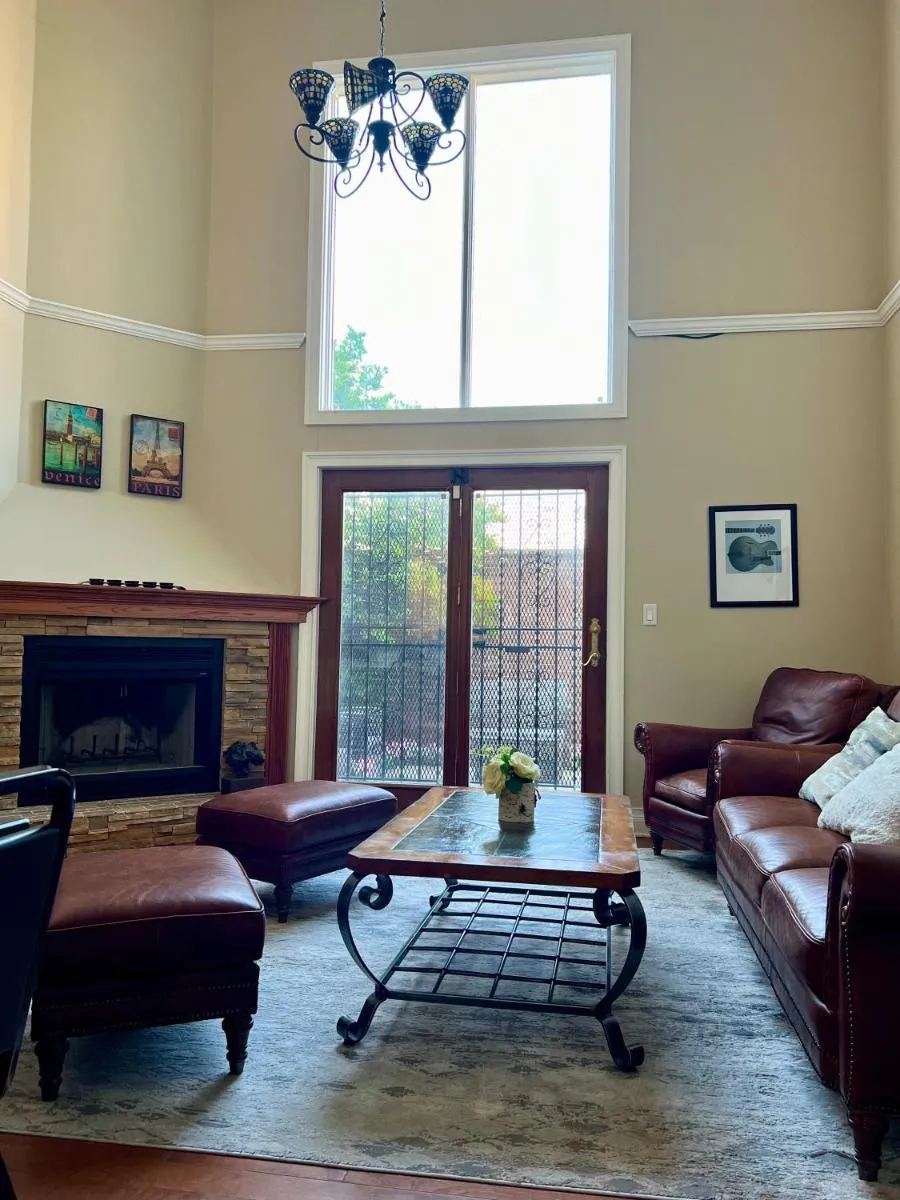 Image 5 of 4 bedroom in Best Location Parking Fireplace Back Yard Home office Pets Welcome