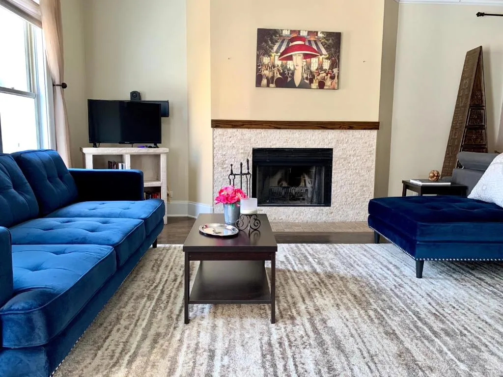 Image of 5 Bedroom House in Best Location Parking Fireplace Back Yard Home office