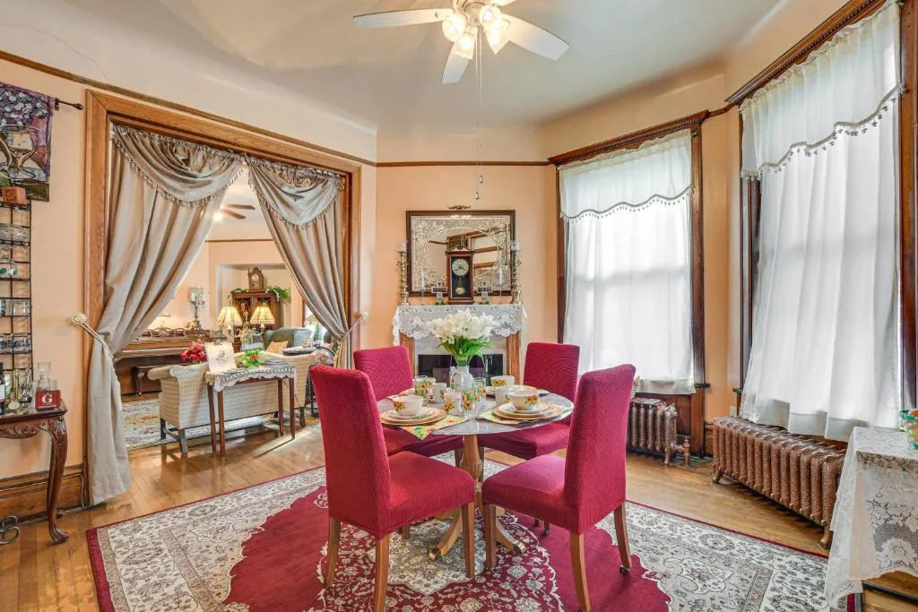 Image of 5 Mi to Dtwn Chicago Apartment in Garfield Park!