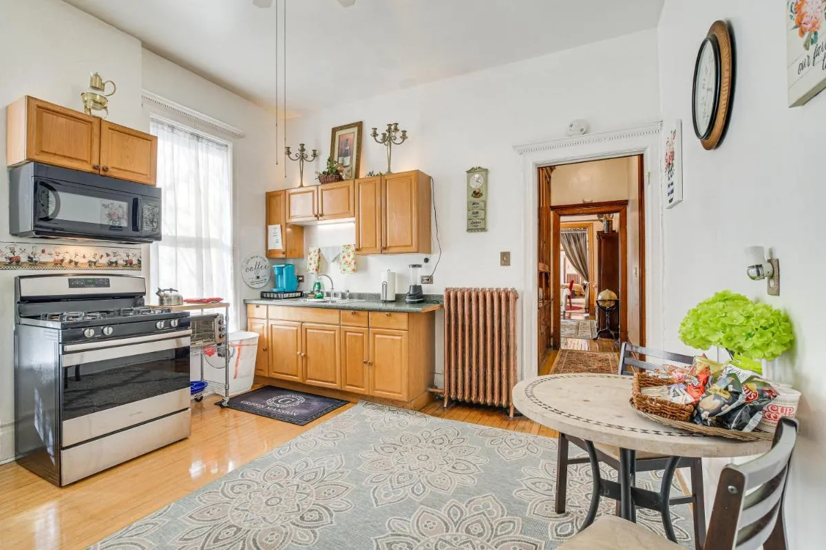 Image 6 of 5 Mi to Dtwn Chicago Apartment in Garfield Park!