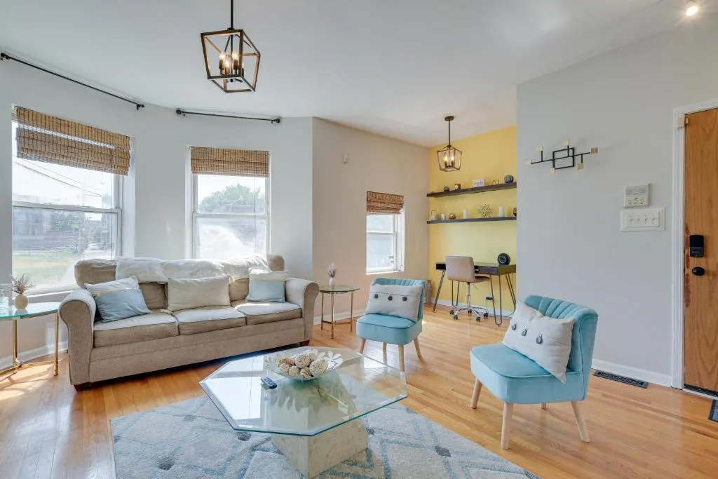 Image of 6 Mi to Dtwn Pet-Friendly Chicago Condo