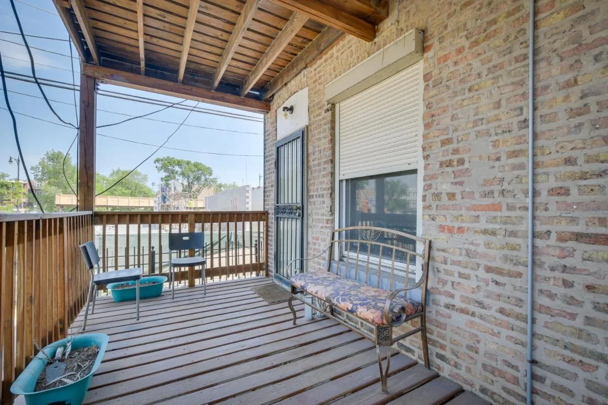 Image 2 of 6 Mi to Dtwn Pet-Friendly Chicago Condo