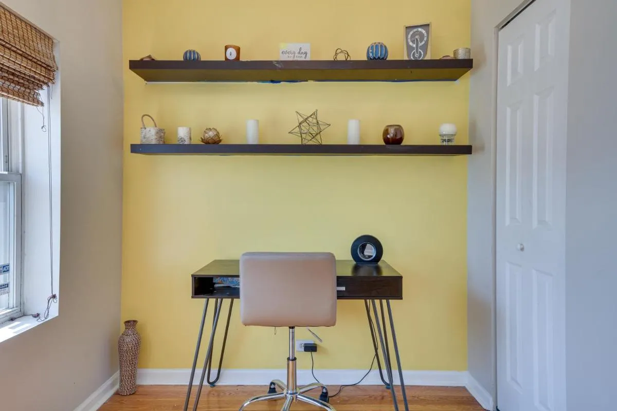 Image 6 of 6 Mi to Dtwn Pet-Friendly Chicago Condo