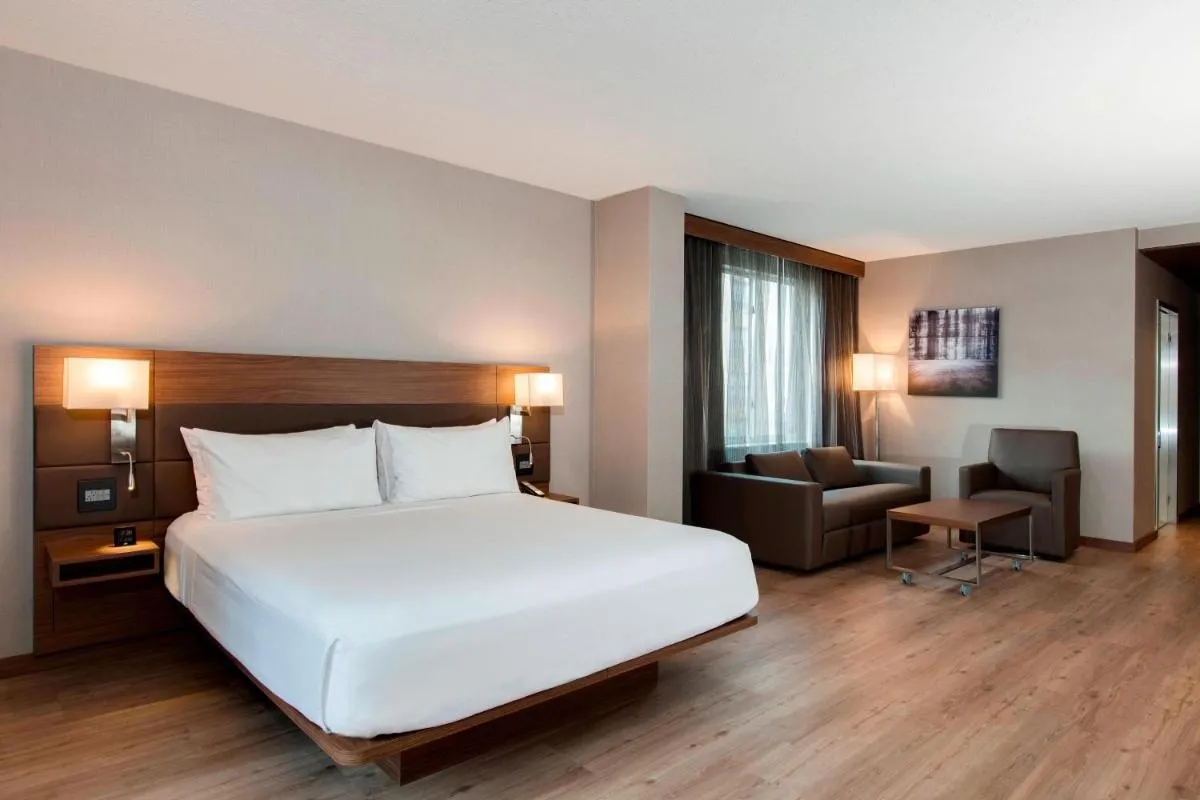 Image 4 of AC Hotel Chicago Downtown