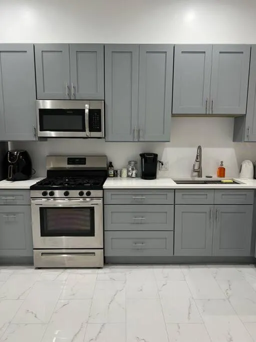 Image 3 of Adorable 2 bedroom with free street parking