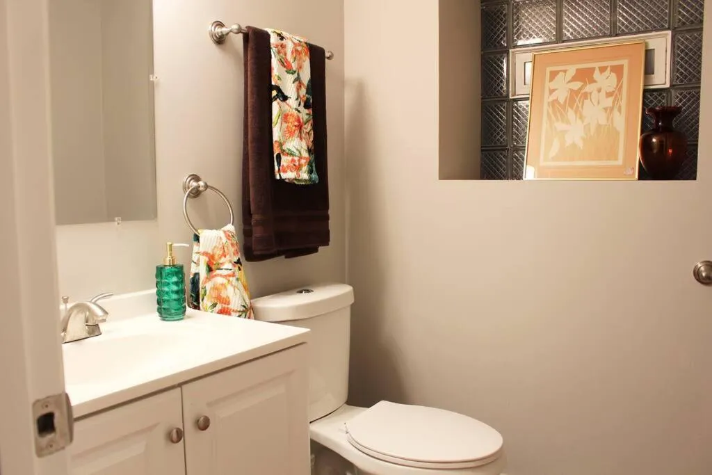 Image 2 of BOUTIQUE GARDEN HOUSE CHICAGO 3-STORY sleeps 12