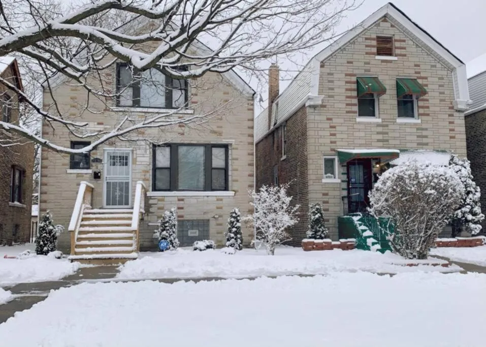 Image 5 of BOUTIQUE GARDEN HOUSE CHICAGO 3-STORY sleeps 12