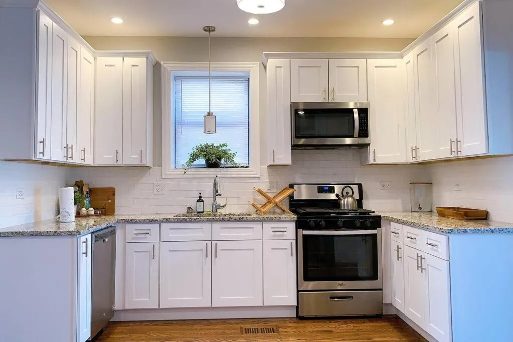 Image 3 of BOUTIQUE GARDEN HOUSE CHICAGO 3-STORY sleeps 12