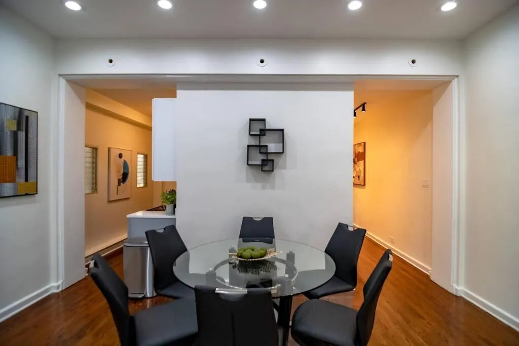Image 2 of Beautiful Magnificent Mile/Rush street condo for up to 8 guests with optional Valet Parking