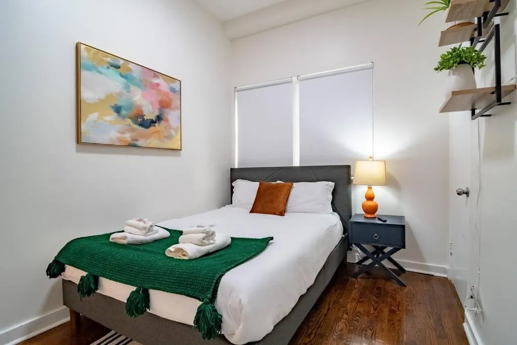 Image 4 of Beautiful Magnificent Mile/Rush street condo for up to 8 guests with optional Valet Parking