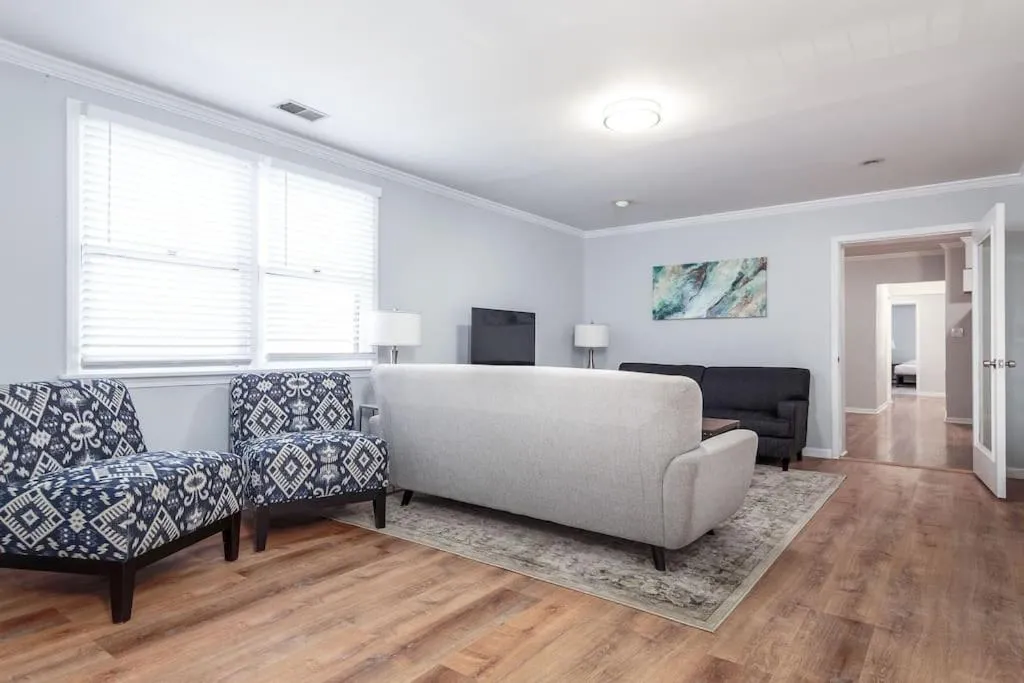 Image 4 of Beautiful Remodeled Penthouse Unit in Old Town