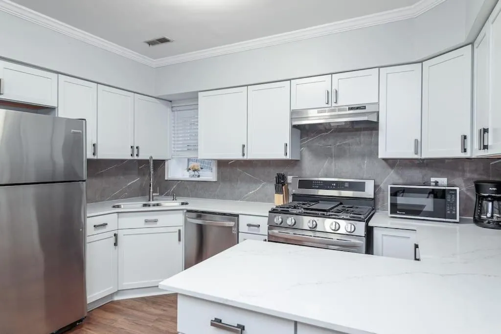 Image 3 of Beautiful Remodeled Penthouse Unit in Old Town