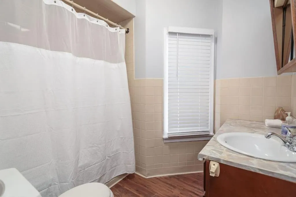 Image 6 of Beautiful Remodeled Penthouse Unit in Old Town