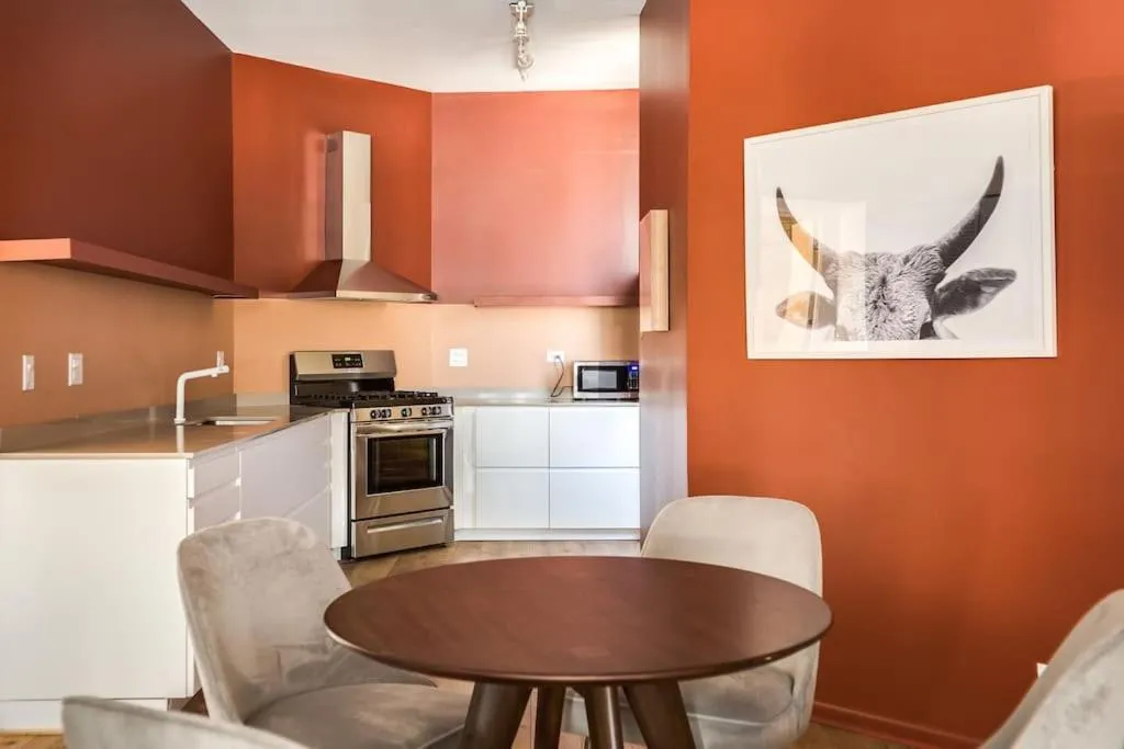 Image 3 of Beautifully Remodeled Second Floor Flat in River North – 2N