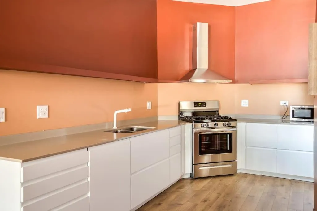 Image 5 of Beautifully Remodeled Second Floor Flat in River North – 2N