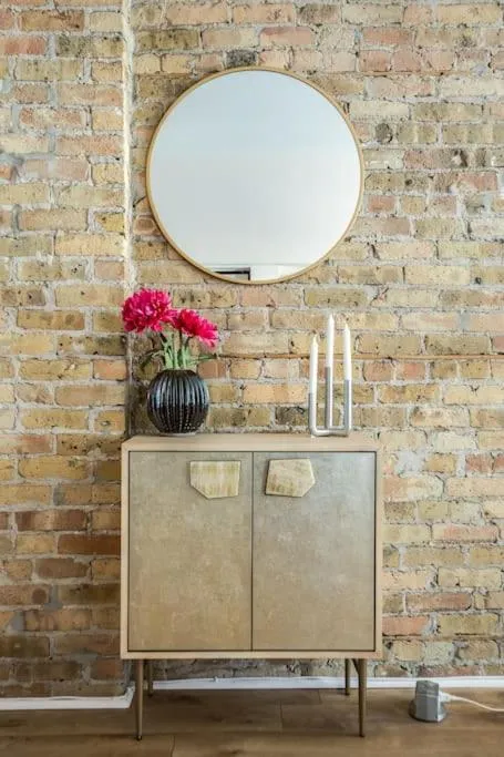 Image 6 of Beautifully Remodeled Second Floor Flat in River North – 2N