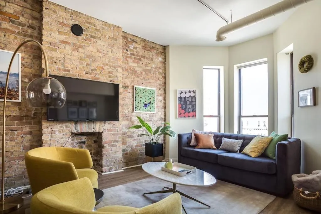 Image of Beautifully Remodeled Third Floor Flat in River North – 3N