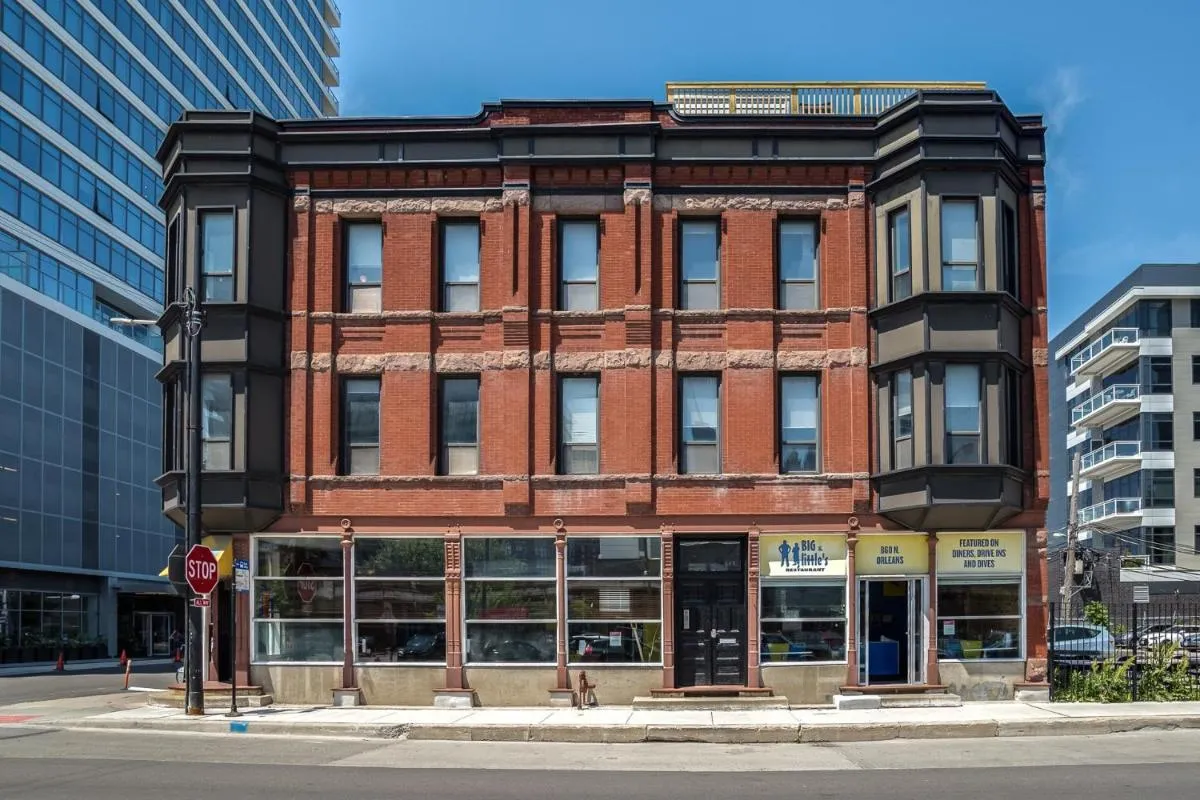 Image 5 of Beautifully Remodeled Third Floor Flat in River North – 3N