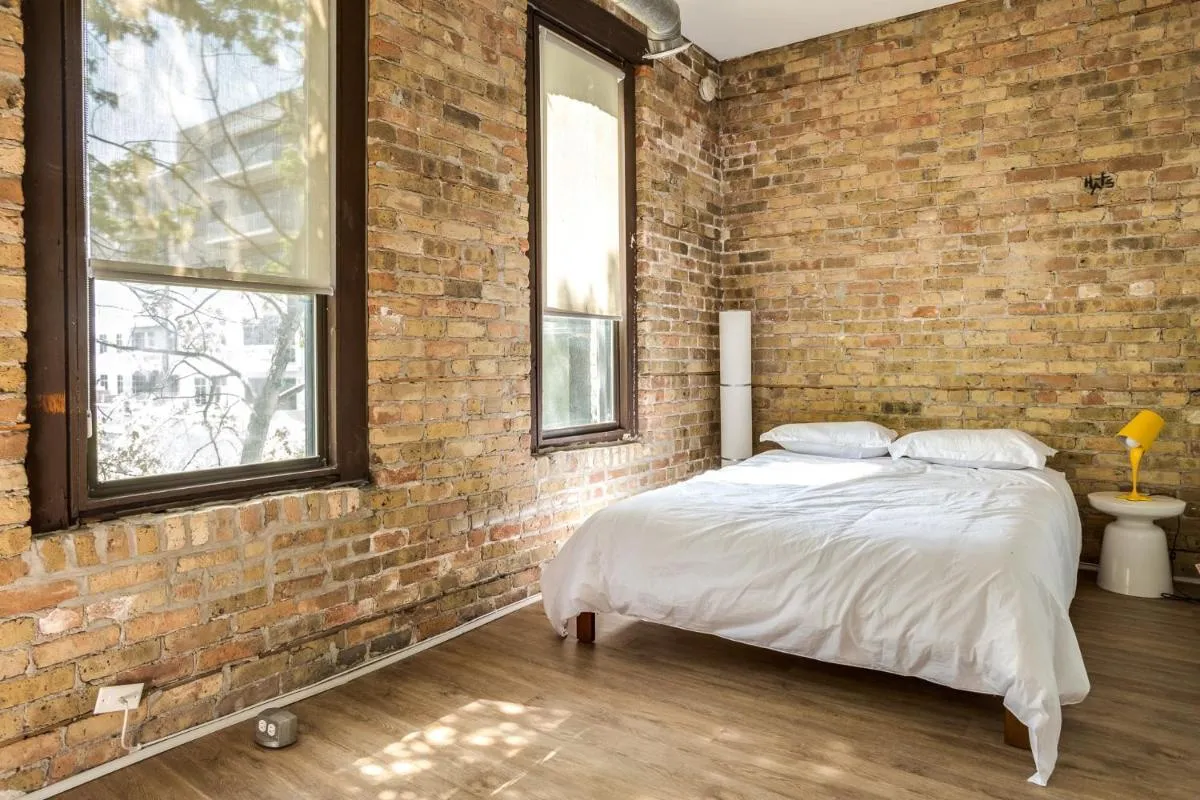 Image 6 of Beautifully Remodeled Third Floor Flat in River North – 3N