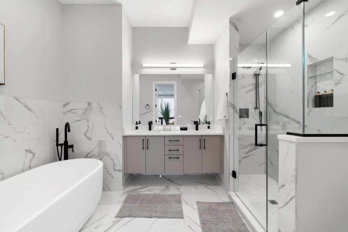 Image 2 of Brand New 3bed 3bath Modern Apt w Balcony