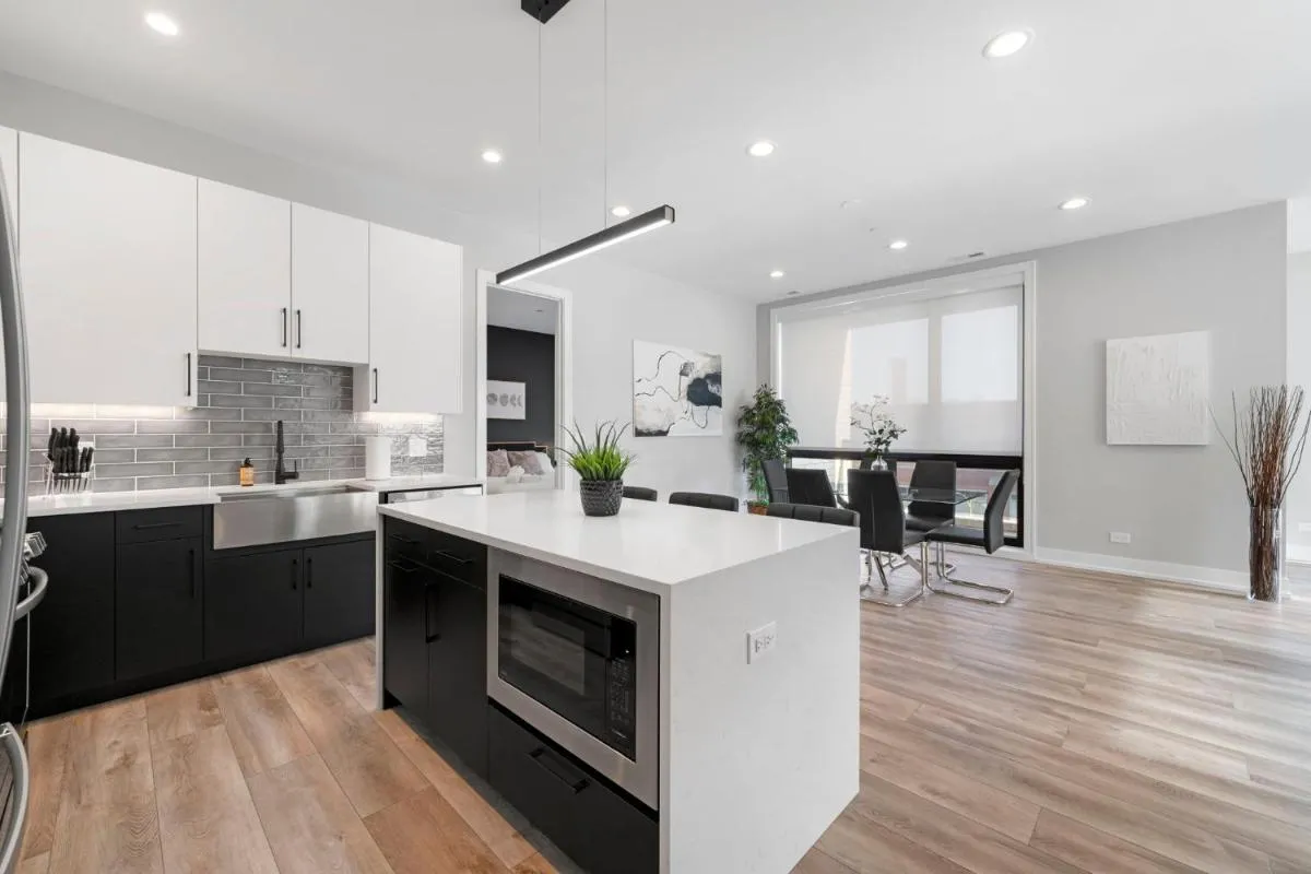 Image 3 of Brand New 3bed 3bath Modern Apt w Balcony