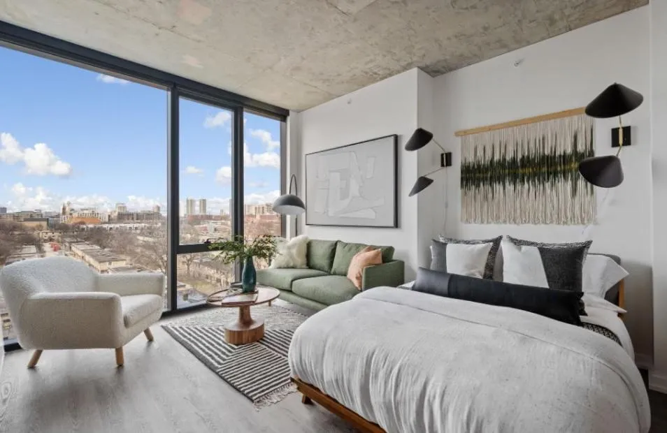 Image of Brand New Luxe Convertible Studio/Downtown views