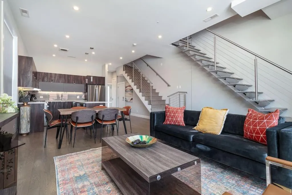 Image of Breathtaking CHI unit in River North with Rooftop Deck – Penthouse A – Sleeps 11