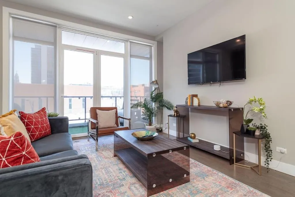 Image 2 of Breathtaking CHI unit in River North with Rooftop Deck – Penthouse A – Sleeps 11
