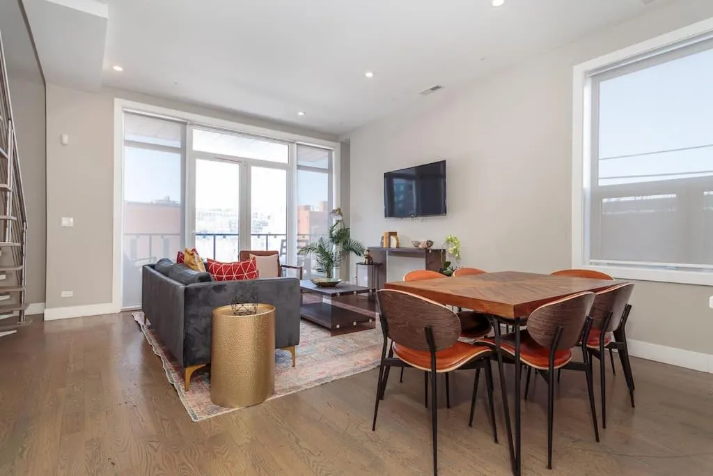 Image 3 of Breathtaking CHI unit in River North with Rooftop Deck – Penthouse A – Sleeps 11
